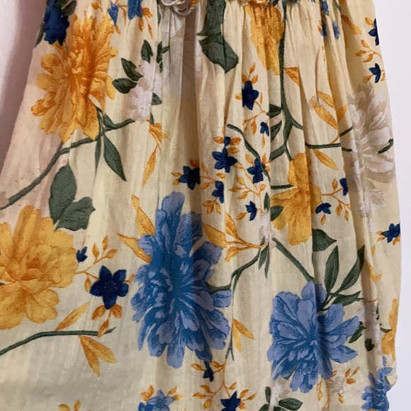 Toddler girl’s pale yellow floral sun dress - Picture 2 of 3